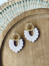 Bubbly “V” Earrings: Orange