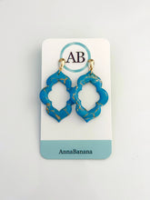 Lightweight gold geometric earrings