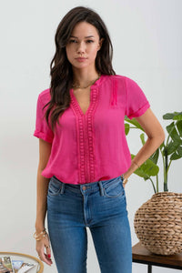 FRONT FLORAL LACE WOVEN TOP: FUCHSIA