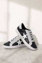 Mi.iM Brady Sneakers in Black