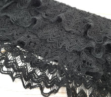 Knitted Ruffle Detail 4-Layer Scalloped Fringe Scarf (Black)