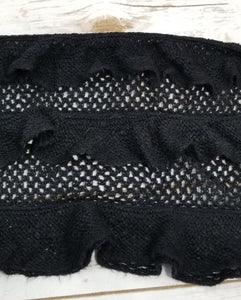 Knitted Ruffle Detail 3-Layer Scalloped Fringe Scarf (Black)