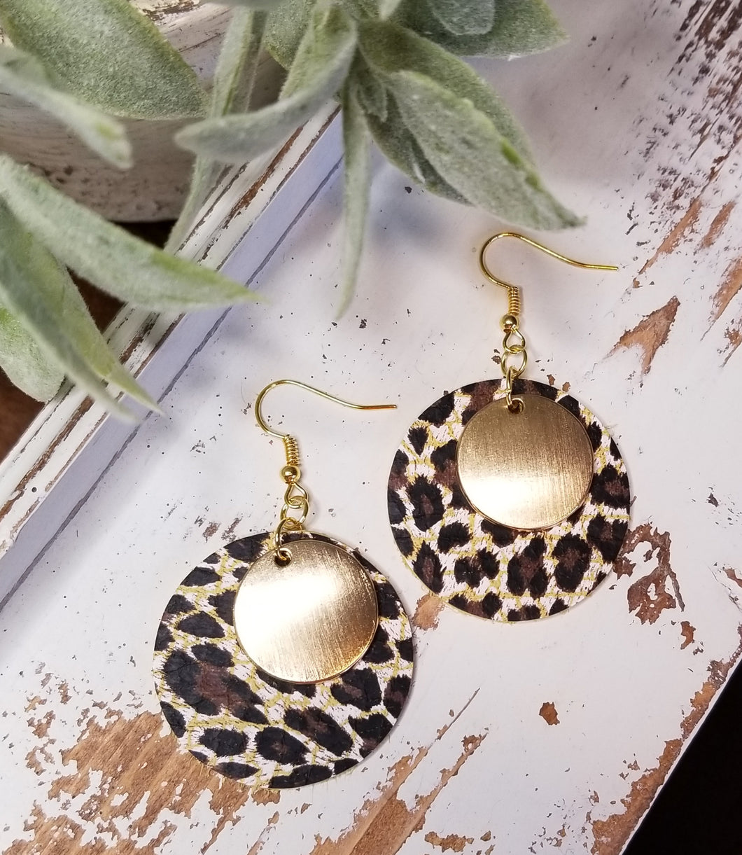 Round Leather w/ Metal Accent Earrings (Leopard/Gold)