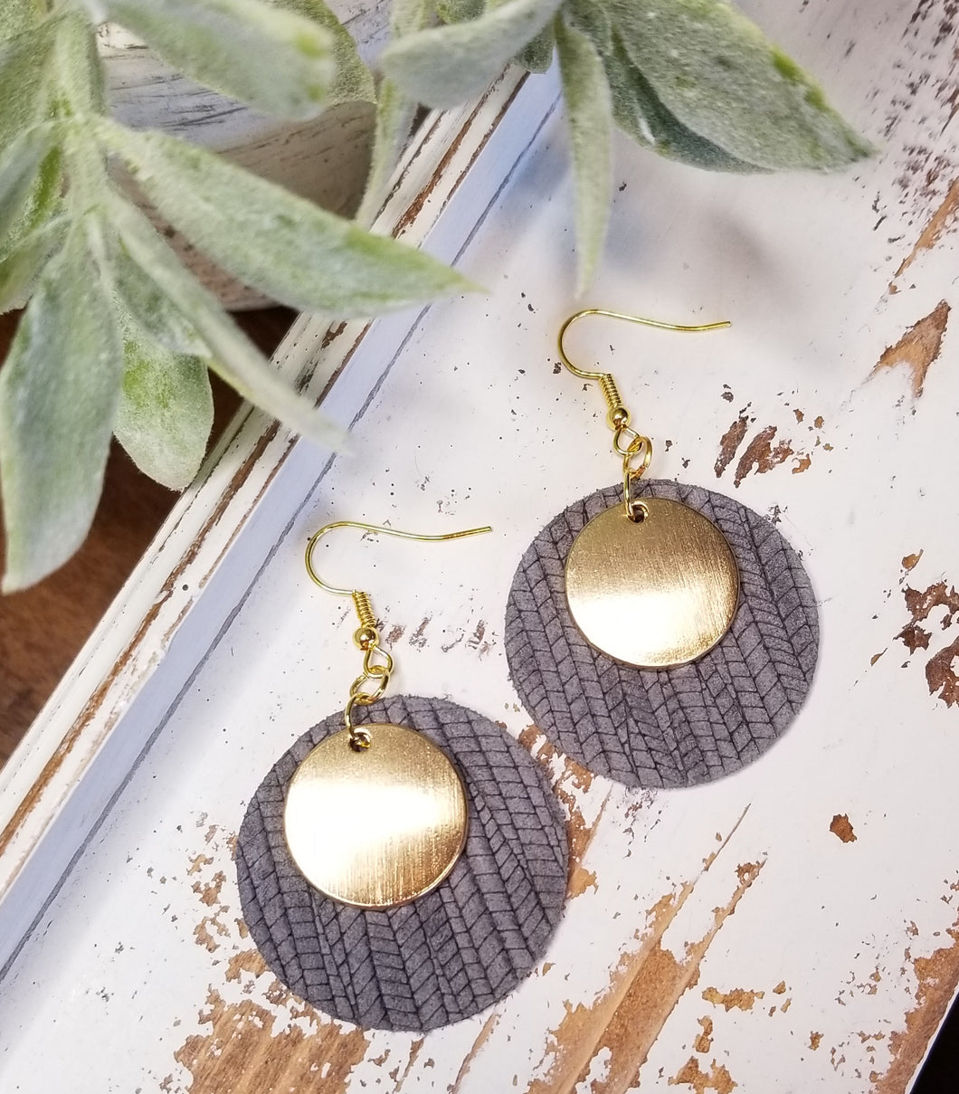 Round Leather w/ Metal Accent Earrings (Grey/Gold)